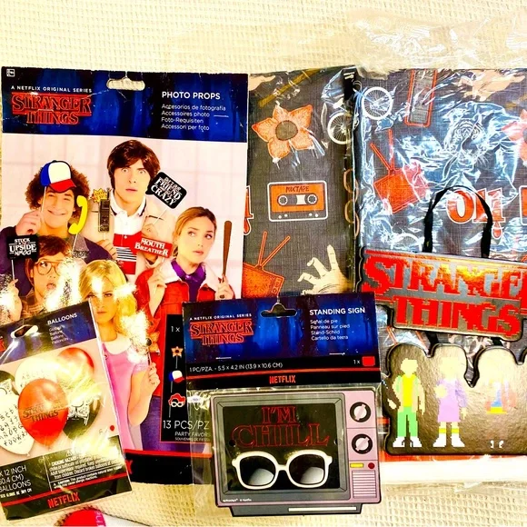 Netflix Stranger Things lot - Picture 1 of 7